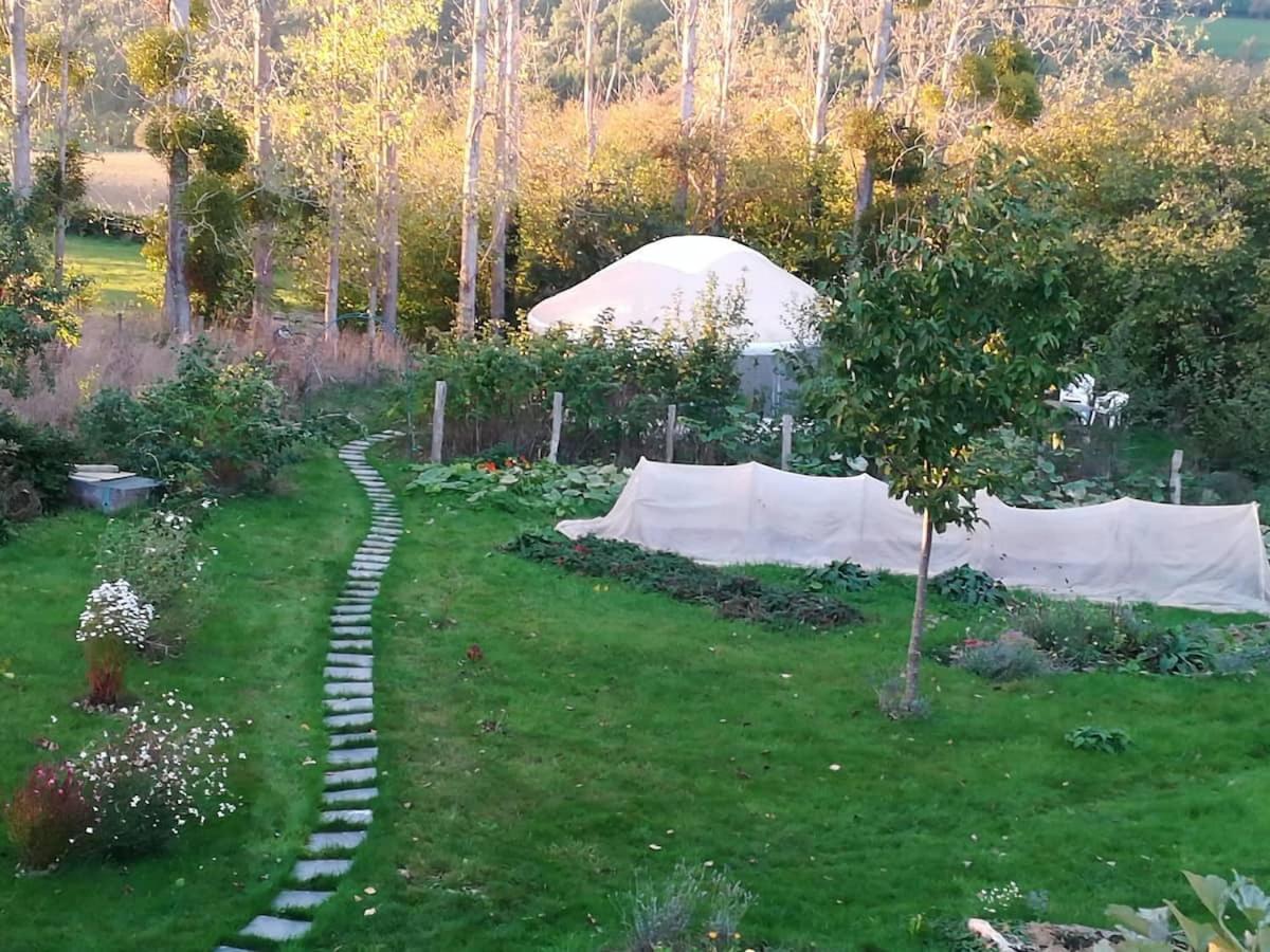 La Yourte Au Fonds Du Jardin Xhoris ภายนอก รูปภาพ